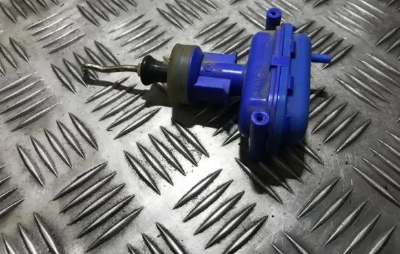 Audi 80 90 S2 B4 Central locking vacuum pump 893862153d