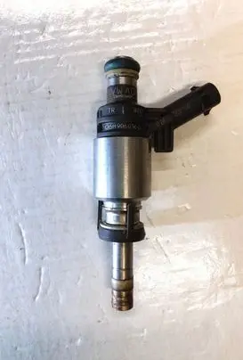 Audi A3 S3 8P Fuel injector 06H906036Q
