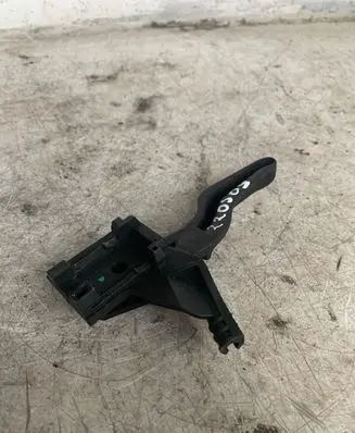 Opel Zafira B Engine bonnet (hood) release handle 218186591