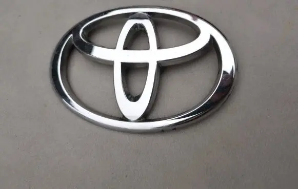 Toyota Avensis Verso Manufacturer badge logo/emblem 