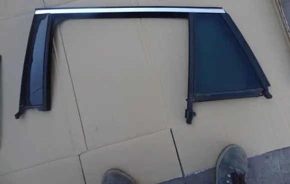 Opel Insignia B Rear vent window glass 39144554 43R-000073