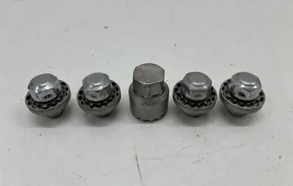 Hyundai Kona II Anti-theft wheel nuts and lock