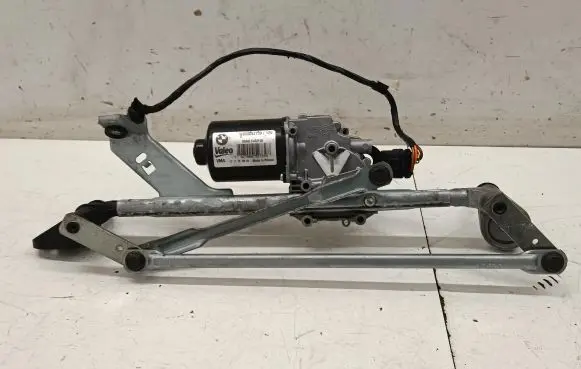 BMW 2 F46 Front wiper linkage and motor 7301046