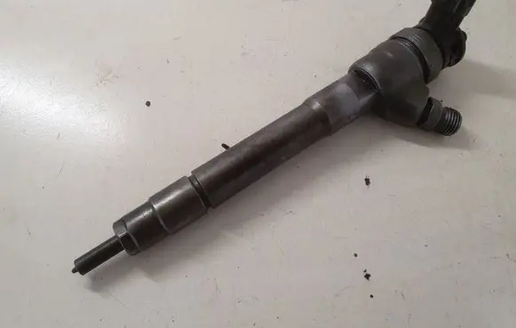 Opel Vivaro Fuel injector 0445110414 H8201055367