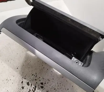 Volkswagen Golf V Glove box 1K1857290