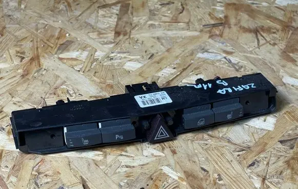 Opel Zafira B Hazard light switch 13100110