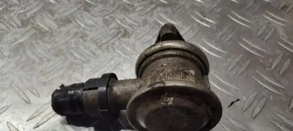 Volkswagen PASSAT B5 EGR valve 06b131351a