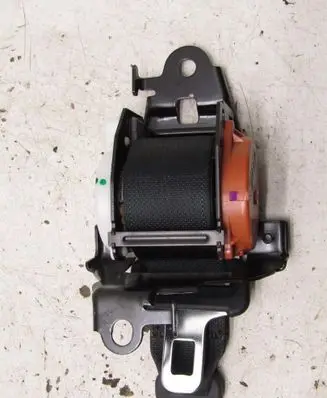 Suzuki SX4 S-Cross Middle seatbelt (rear) 