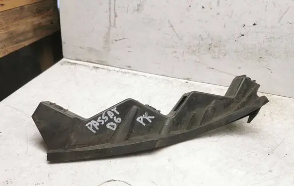 Volkswagen PASSAT B6 Front bumper mounting bracket 3C0807889