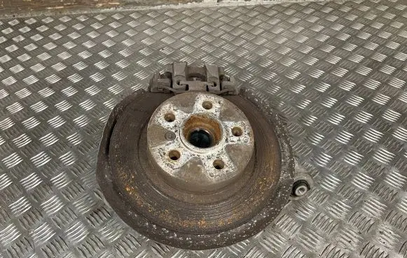 Rear wheel hub