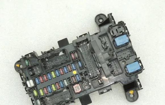 Suzuki Grand Vitara II Fuse box set 3671064J00