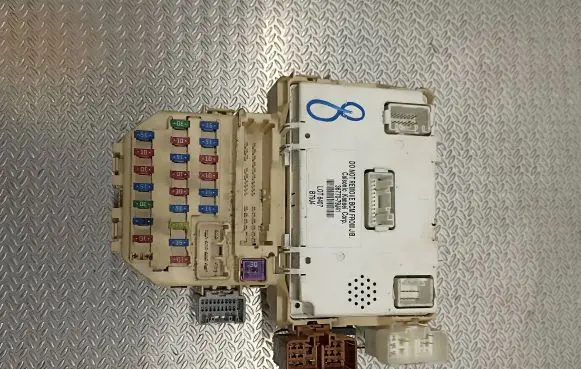 Suzuki SX4 Fuse module 3677079J41 B79J4 LOT6407