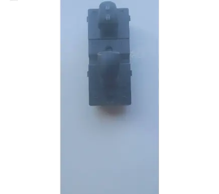 Nissan Juke I F15 Electric window control switch