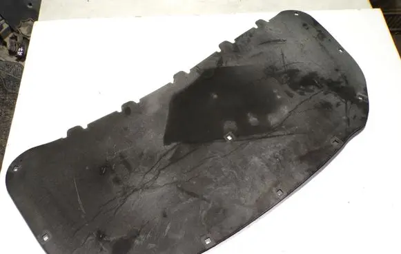 Engine bonnet/hood sound/heat insulation
