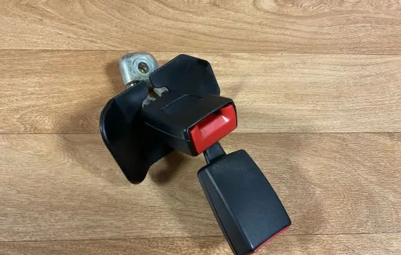 Audi A4 S4 B7 8E 8H Rear seatbelt buckle 8E0857797