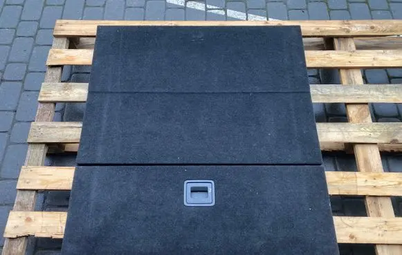 Trunk/boot floor carpet liner