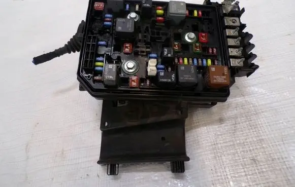 Opel Astra K Fuse box set 39040854