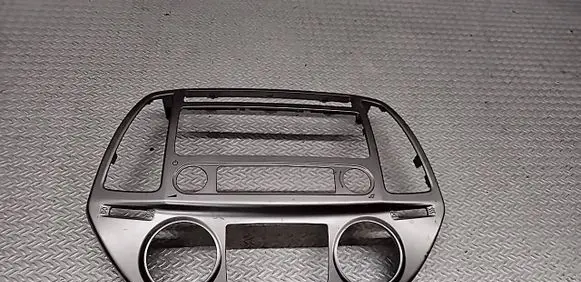 Hyundai i20 (PB PBT) Radio/GPS head unit trim 847401J610