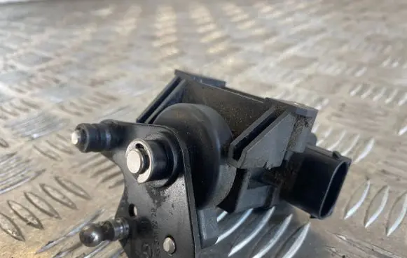 Mercedes-Benz ML W163 Acceleration sensor A1633010228 A0125423317