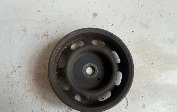 Volkswagen Golf IV Crankshaft pulley 036105255C