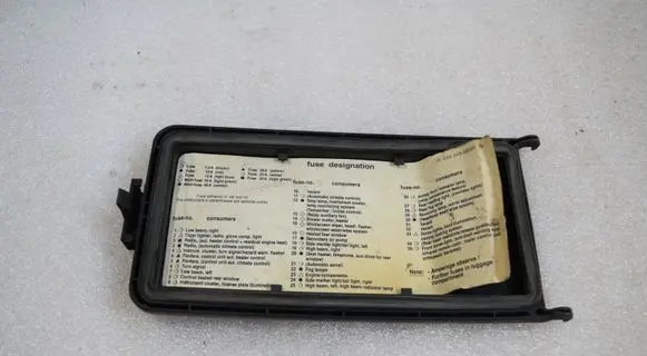 Mercedes-Benz C W202 Fuse box cover 2025450303