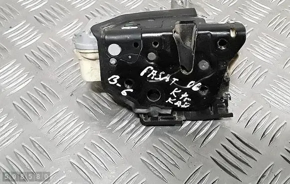 Volkswagen PASSAT B6 Front door lock 3c1837015a