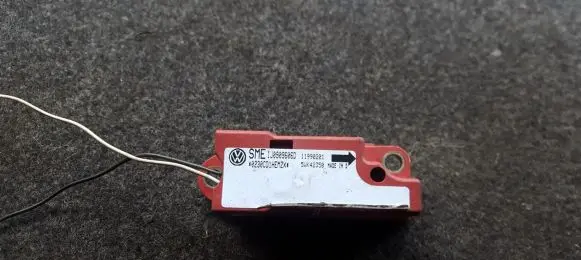 Volkswagen Golf IV Airbag deployment crash/impact sensor 1J0909606D 5wk42350