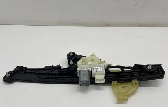 Renault Captur II Front door window regulator with motor 807215326R