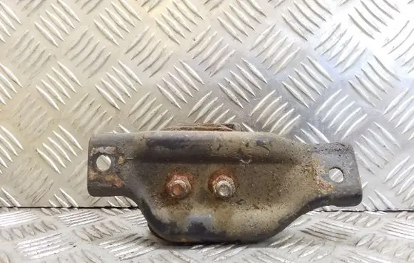 Subaru Legacy Engine mount bracket