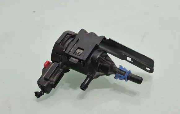 Porsche Macan (95B) Turbo solenoid valve 04891741AA
