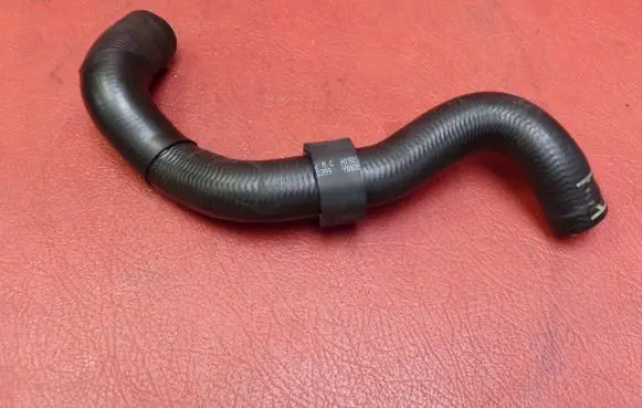 Volkswagen PASSAT B7 Engine coolant pipe/hose