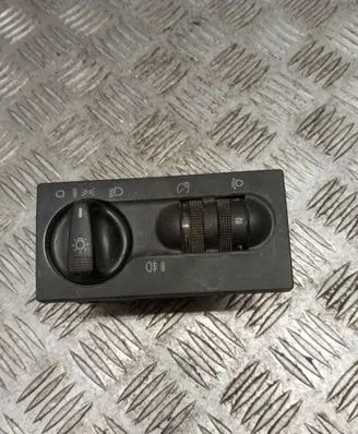 Volkswagen Golf III Light switch 1H6941531M