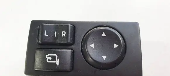 Isuzu D-Max Wing mirror switch M42200RT50