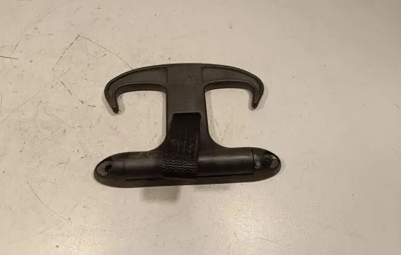 Audi A6 S6 C7 4G Tie down hook / loop 4G5867615