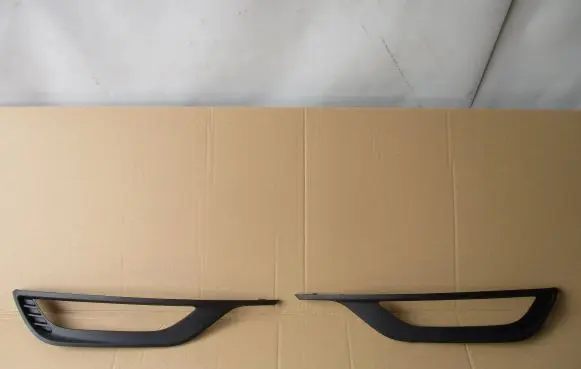 Rear bumper trim bar molding