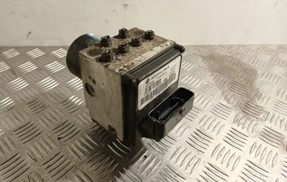 Volkswagen PASSAT B6 ABS Pump 3C0614109A