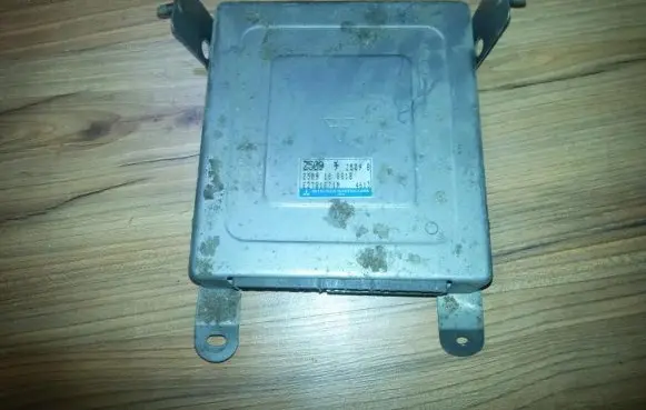 Mazda 323 Engine control unit/module z50918881b e2t81671m