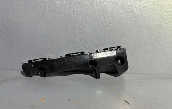 Toyota Hilux (AN10, AN20, AN30) Front bumper mounting bracket 521150K070