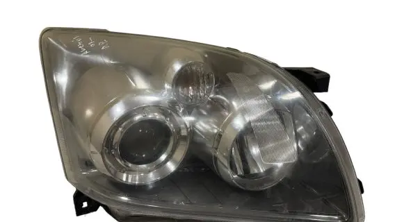 Toyota Avensis T250 Headlight/headlamp