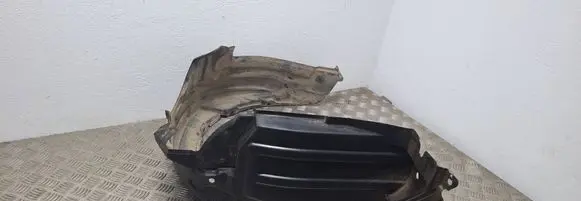 Front wheel arch liner splash guards