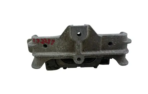 Mercedes-Benz CLA C117 X117 W117 Engine mount bracket A2462402617