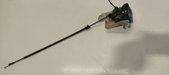 Volkswagen Polo Front door lock 