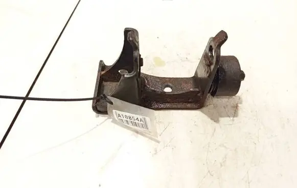Toyota Avensis Verso Engine mounting bracket