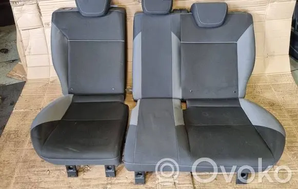 Ford Focus Second row seats 
