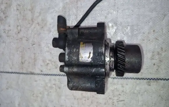 Toyota Land Cruiser (HDJ90) Vacuum pump