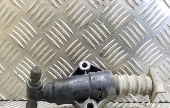 Clutch slave cylinder
