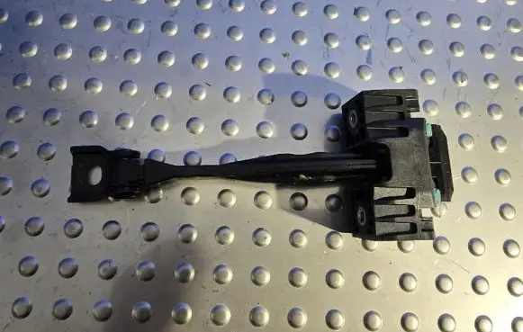 Volkswagen Tiguan Front door check strap stopper 3G5839249B