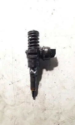 Volkswagen PASSAT B5.5 Fuel injector 038130073AJ