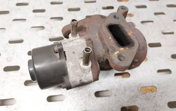 Nissan Pathfinder R51 EGR valve