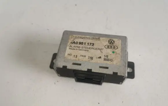 Audi A6 S6 C4 4A Alarm control unit/module 4A0951173